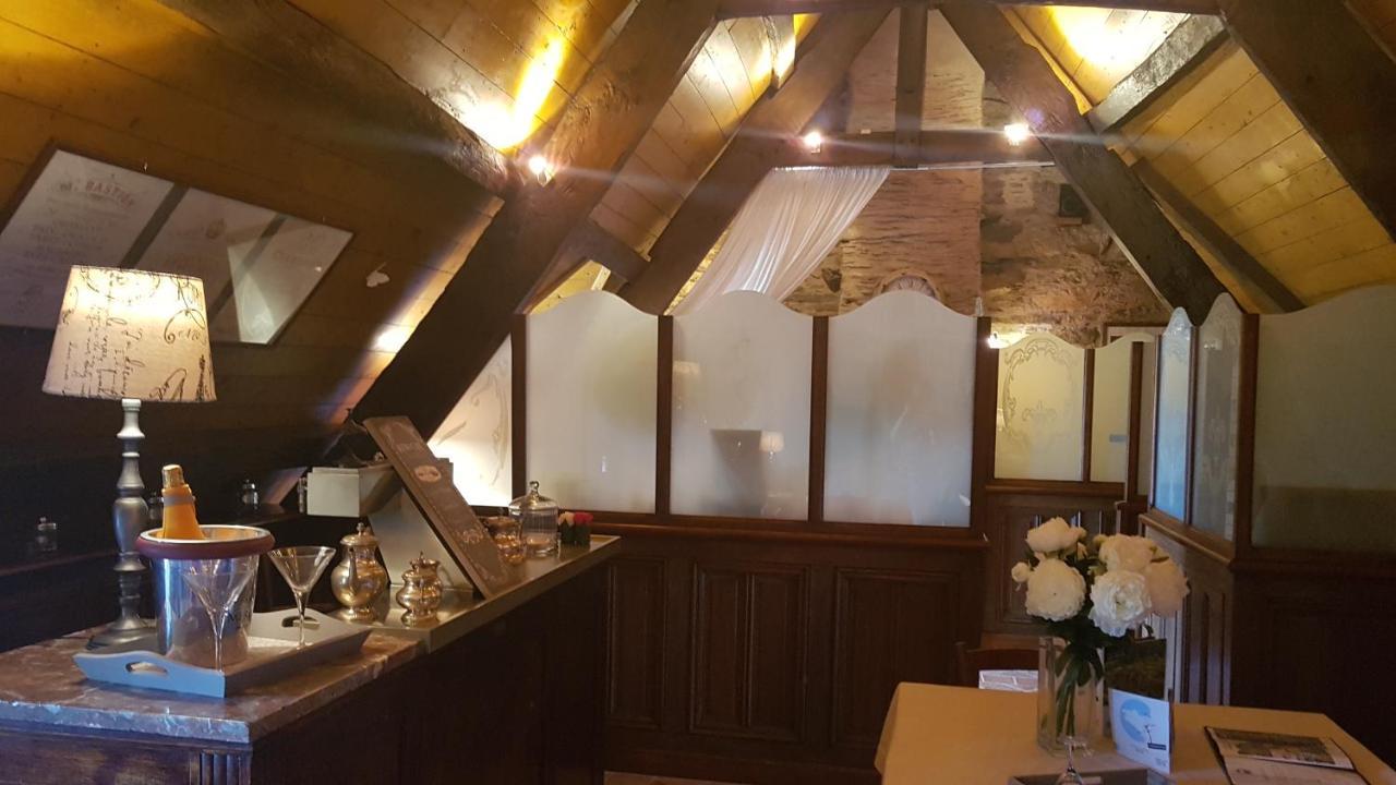 Le Cafe Du Village - Bar A Cocktails & A Ambiance Lohéac Exterior photo
